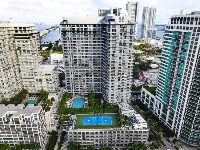 Foto del edificio - 121 NE 34th St