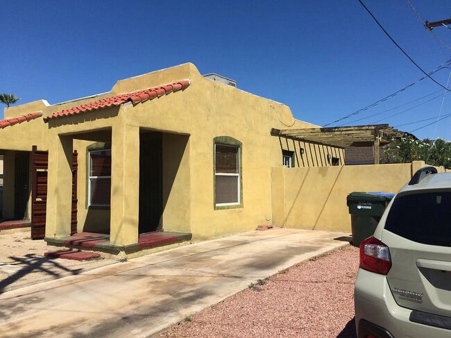 Building Photo - 1140 E Coronado Rd