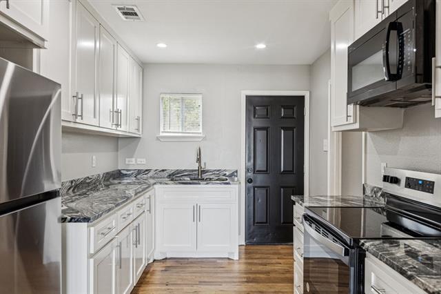 Building Photo - 3226 Inwood Rd