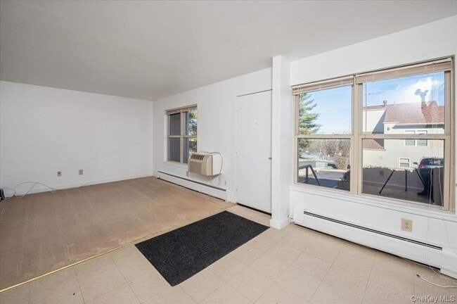 Building Photo - 501 Maplewood Gardens