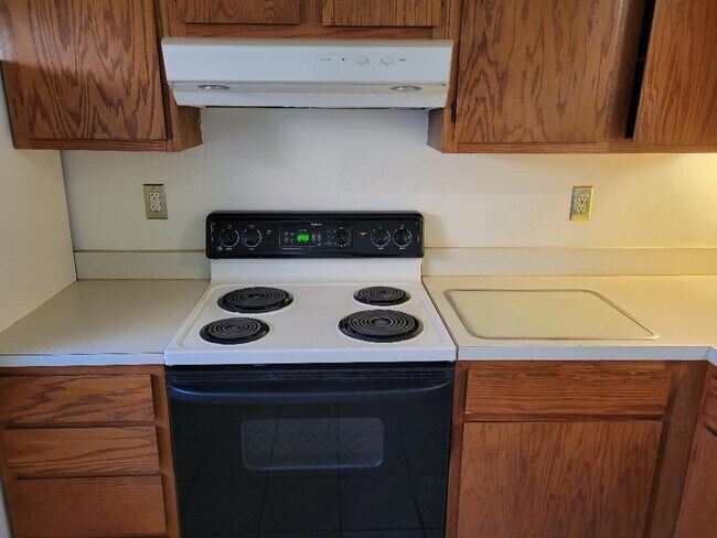 Kitchen - 3246 Niagara Sq