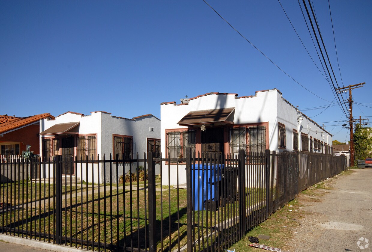 Primary Photo - 1015 W 55th St