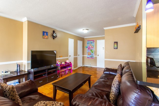 Living area - 201 St Pauls Ave