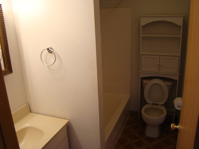 Building Photo - 403 E Main St