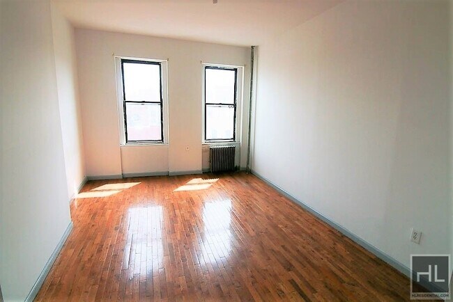 Foto del edificio - 245 Montrose Ave