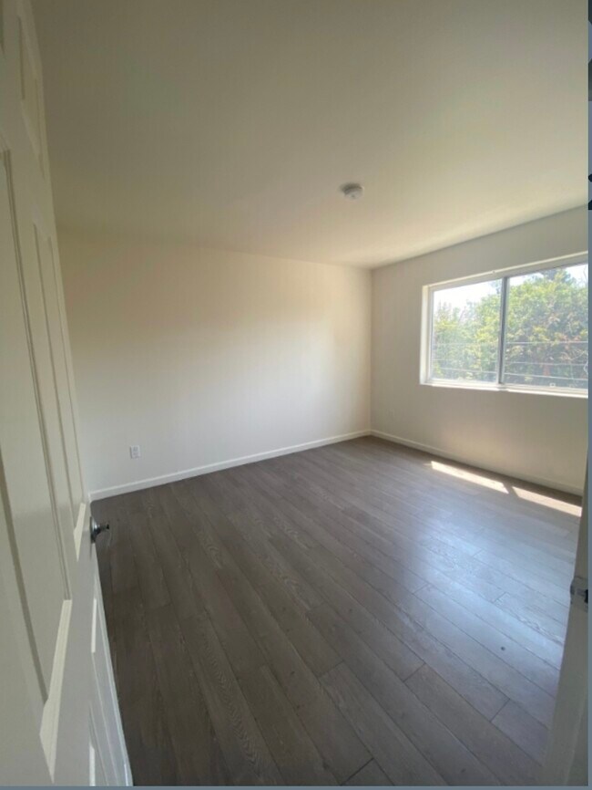 Foto del edificio - 13022 Riverside Dr