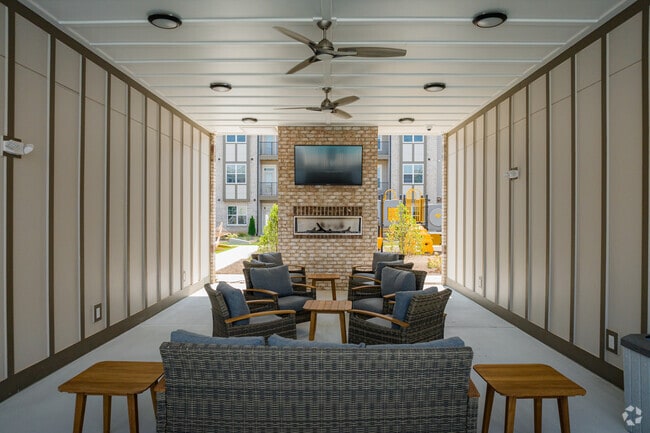 Building Photo - Reflection Pointe TN