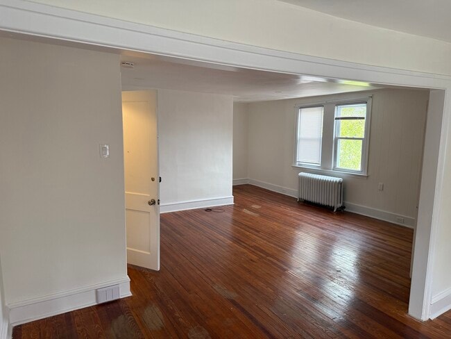 Building Photo - 606 Penfield Ave