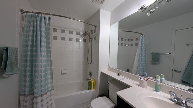 Building Photo - 1300 N St NW