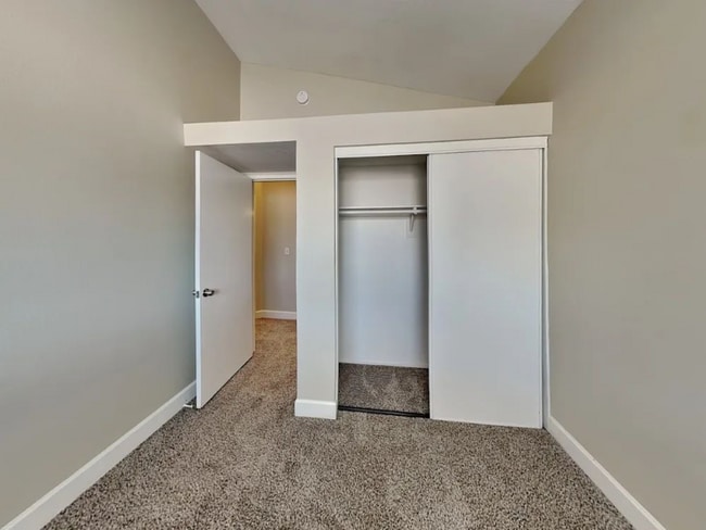 Foto del edificio - 22841 White Pine Pl