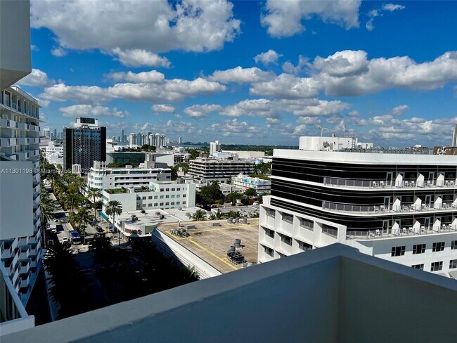 Foto del edificio - 100 Lincoln Rd
