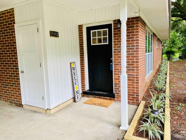 Building Photo - 1113 Buckingham Dr