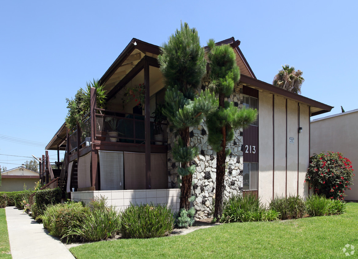 Primary Photo - 213 Orangewood Ave