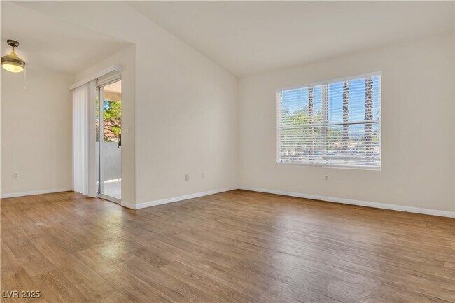 Foto del edificio - 2300 E Silverado Ranch Blvd