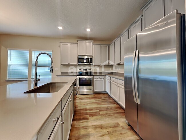 Foto del edificio - 300 Anastasia Park Rd