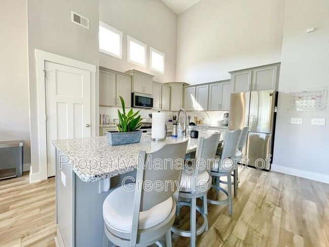 Building Photo - 501 Robinwood Pl