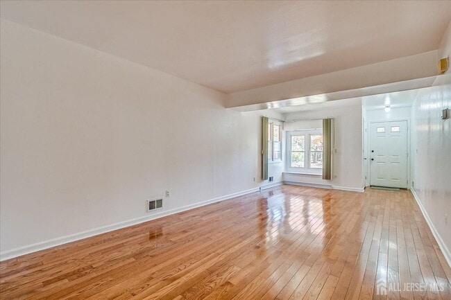 Building Photo - 536 Elsie Ave