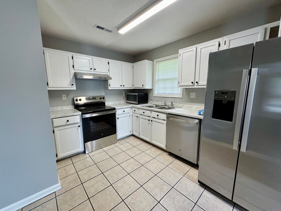 Building Photo - 809 Keller Ln
