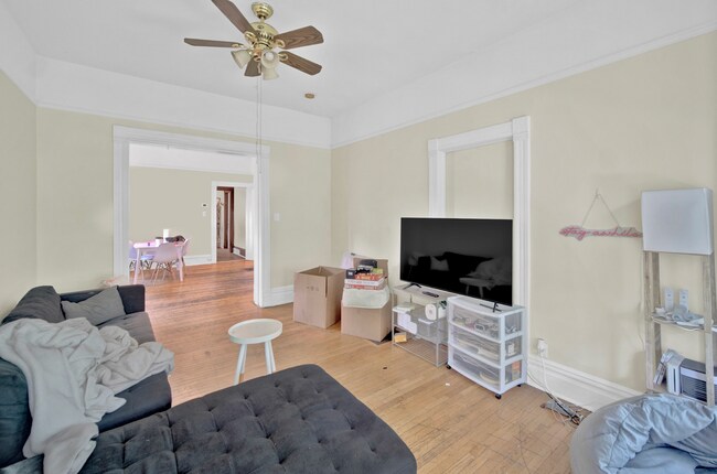 Foto del edificio - 2142 Maple Ave