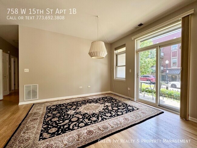 Foto del edificio - 758 W 15th St