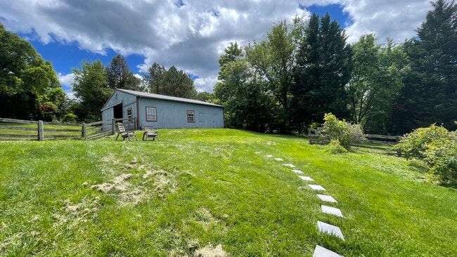 Walkway to Private Entrance - 2806 Park Mills Rd