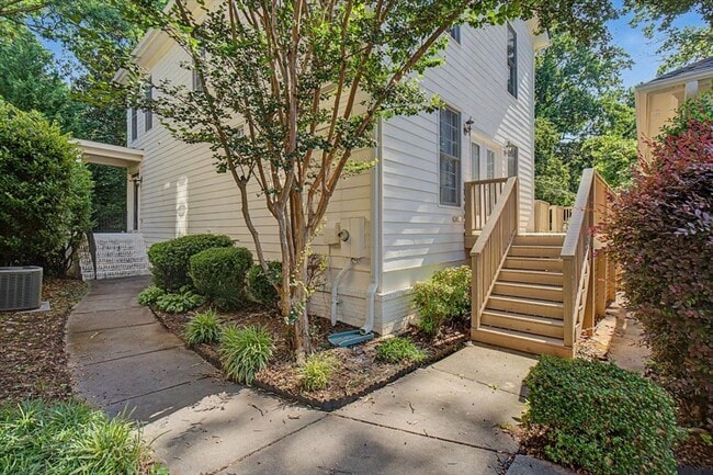 Building Photo - 1450 Sylvan Cir NE