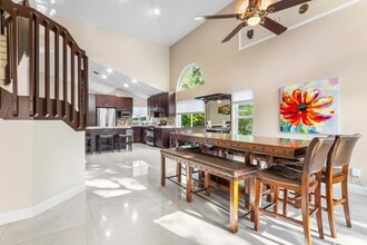 Building Photo - 9210 Oak Grove Cir