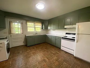 Building Photo - Close to town of Clarksville.   Partially furnished.  Grass cutting included.