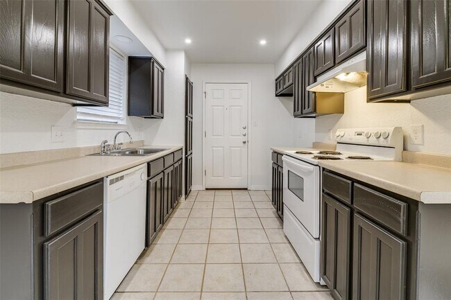 Building Photo - 6256 Brookside Dr