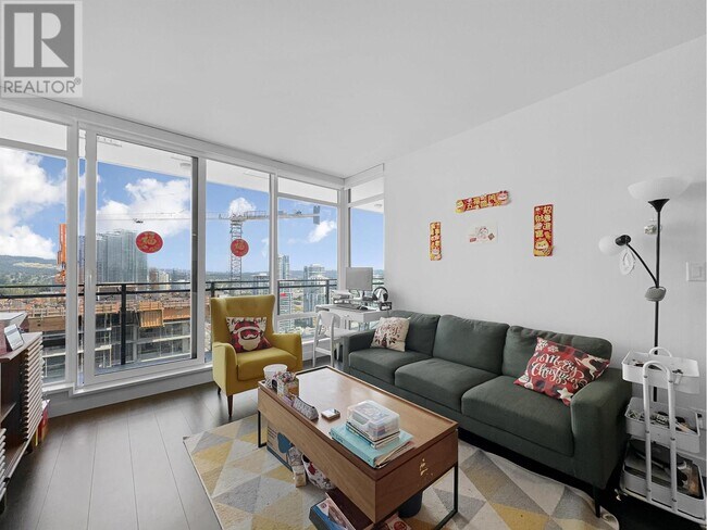 Building Photo - 2085-2085 Skyline Dr