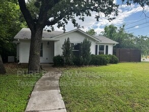 Building Photo - 2021 Bluebonnet Dr