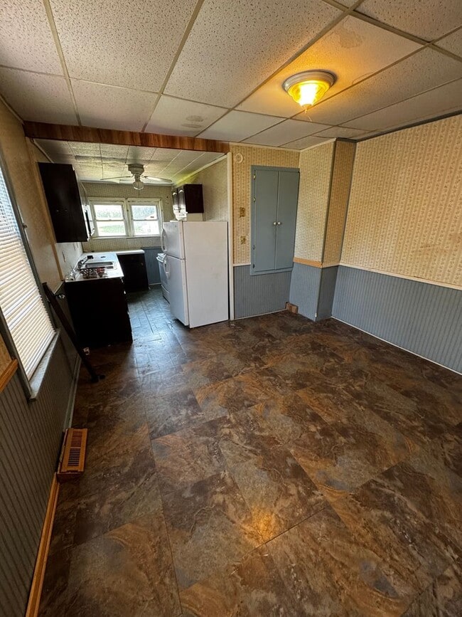 Building Photo - 2 Bdrm, 1 Bath Half House