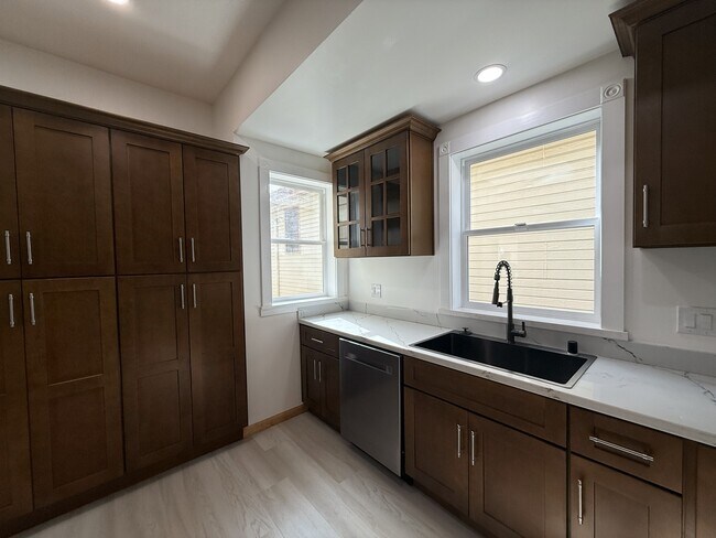 Foto del edificio - 1921 Harmon St