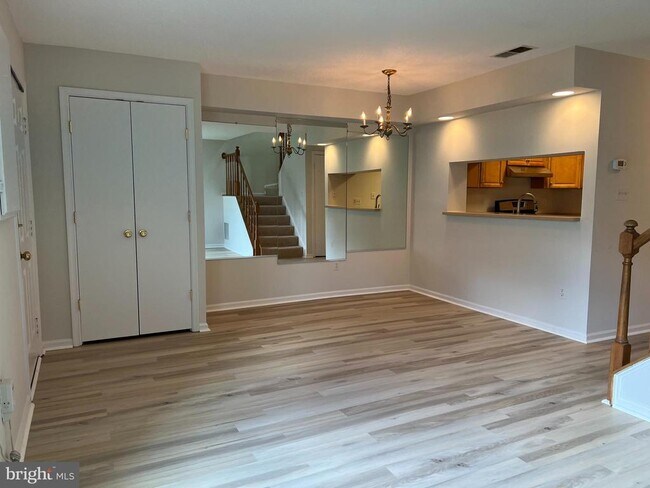 Foto del edificio - 6015 Netherton St