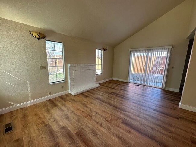 Building Photo - 2701 Pajaro Pl