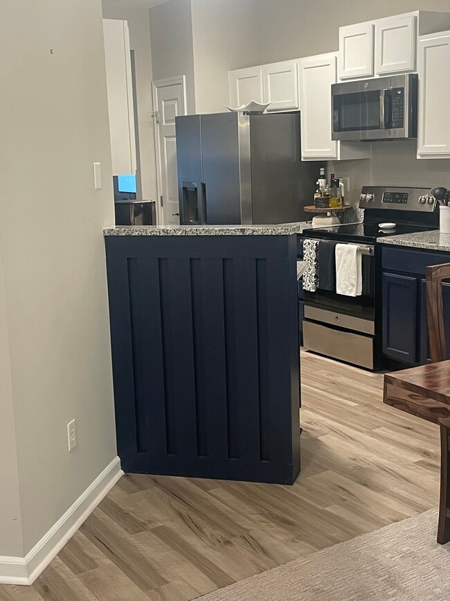 2 Tone Kitchen Cabinets - 12354 Swan Wings Pl