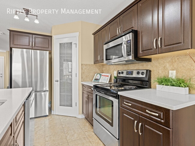 Building Photo - Fantastic 3 Beds, 2.5 Baths Single- Family...