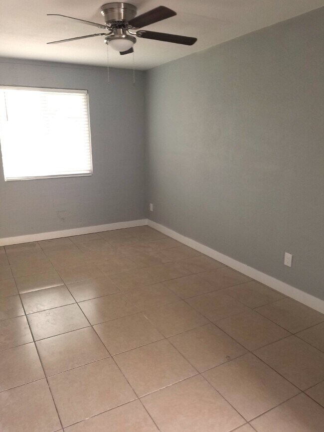 Foto del edificio - AWESOME 1 BEDROOM AND 1 BATHROOM FOR LEASE OFFERING $250 GIFT CARE AFTER SUCCESSFUL LEASE SIGNING