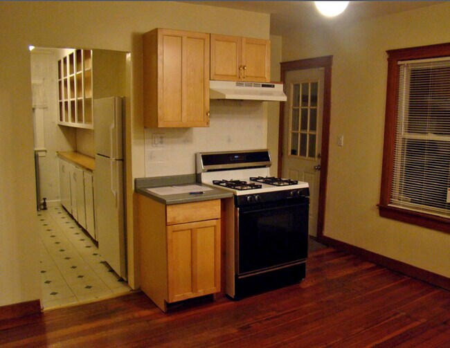 Building Photo - 149 Parker St