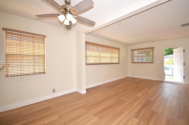 Foto del edificio - 2428 SW 16th St