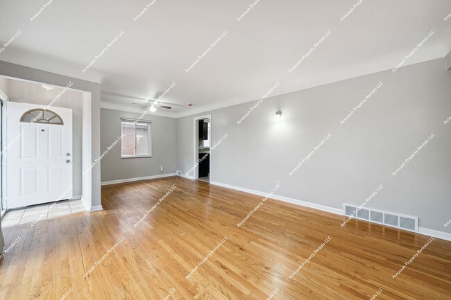 Foto del edificio - Rare Rental Opportunity in Oak Park