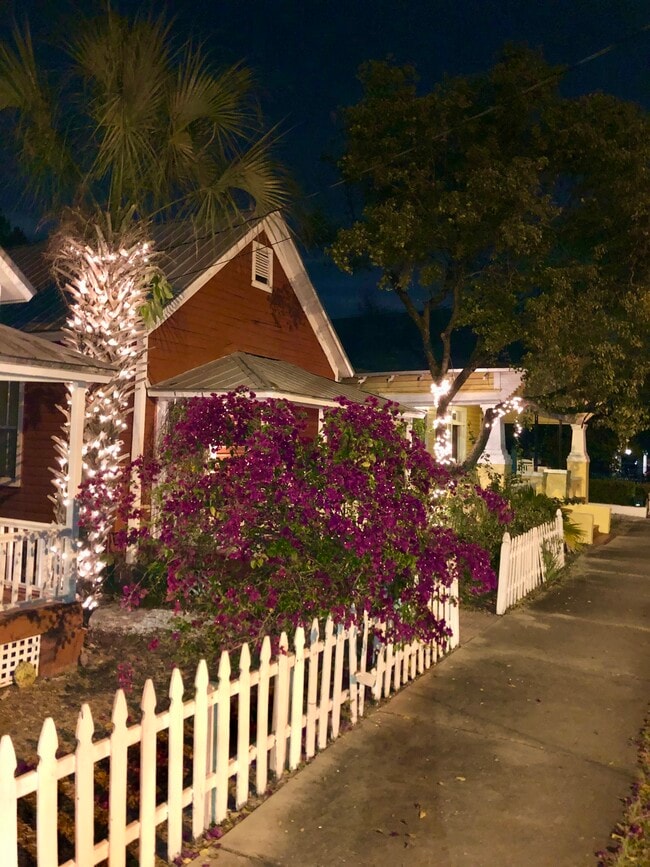 Building Photo - 2220 E 9th Ave