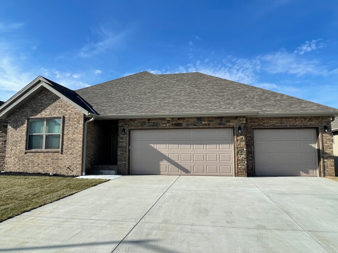 Foto principal - 681 N Montego St