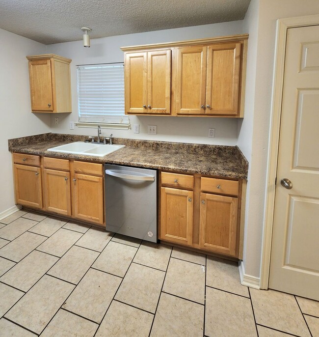Building Photo - 3/2 with garage in Hampton Park of Foley