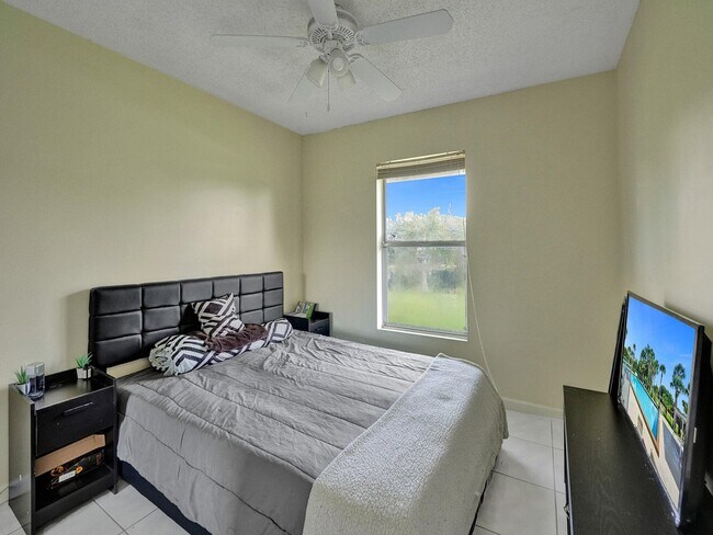 Foto del edificio - 5341 Pennington Ln