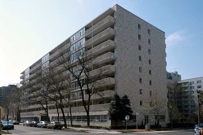 Foto del edificio - Potomac Plaza Terraces