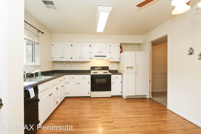 Building Photo - 1083 Willow Green Dr