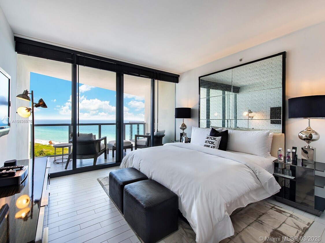 Primary Photo - 2201 Collins Ave