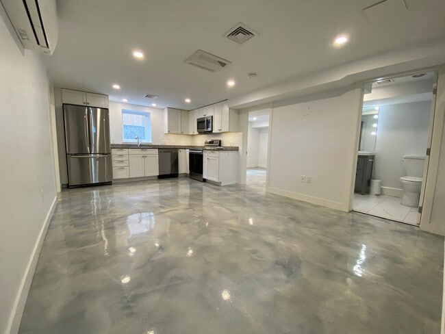 Building Photo - River Pied a Terre