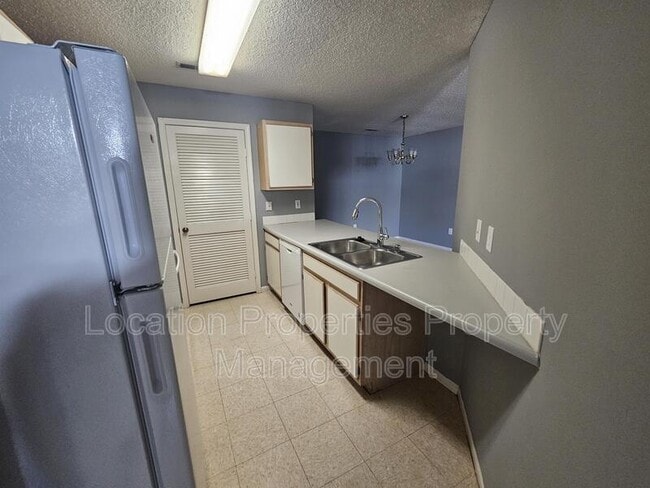 Foto del edificio - 3923 Overland Dr